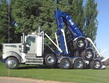 Ένα πραγματικό φορτηγό-transformer στους δρόμους της Αυστραλίας (βίντεο)